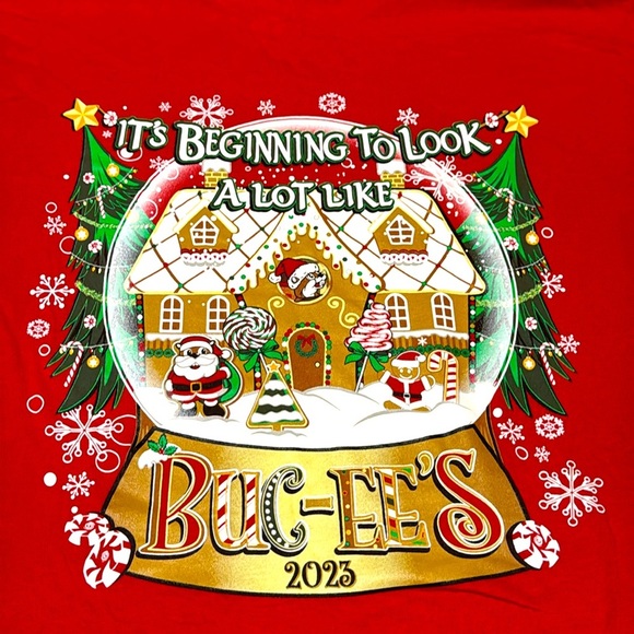 Buc-ee’s Christmas/Holiday T-Shirt It’s Beginning To Look A Lot Like Christmas - Picture 1 of 4